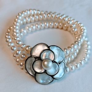 Three strand pearl stretch bracelet with flower